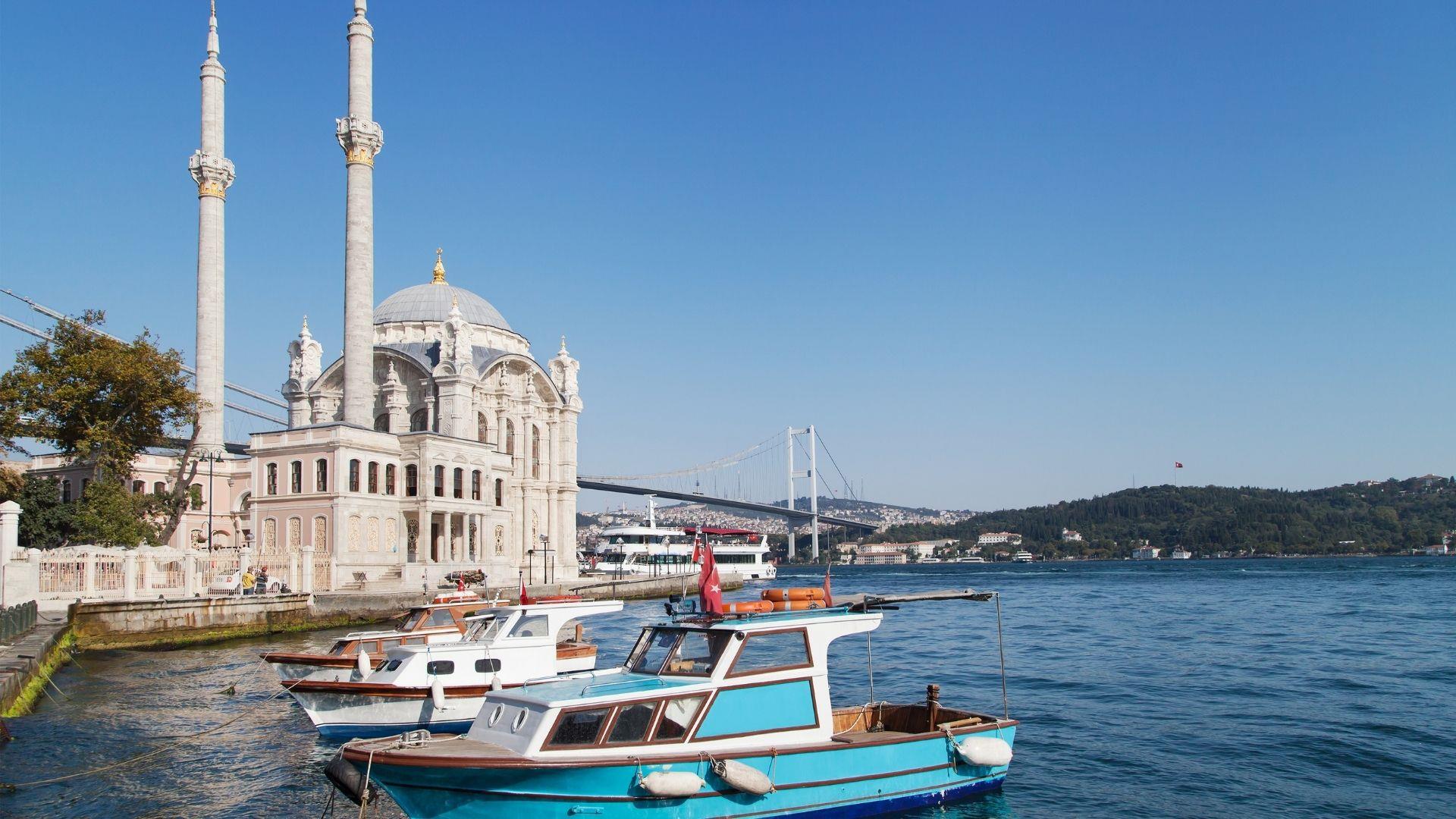 Ortakoy Mosque and District Audio Guide Tour